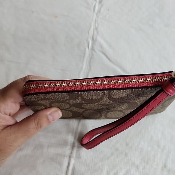 Like New! Coach Signature Brown Wristlet with Pink Accent Good Times - Picture 10 of 11